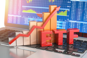 ETFとは？その仕組みと一般投資信託・株式投資との違い、取引するメリットデメリットをわかりやすく解説します。