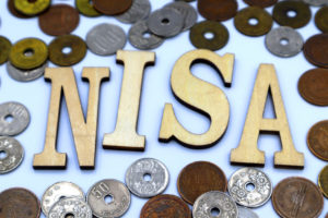【NISA（一般）・つみたてNISA特集】積立を今すぐ開始しよう！利益・利回りを最大化するおすすめ証券口座と株式・投資信託銘柄を一挙に紹介。