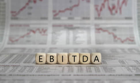 企業の割安度を見極める「EV/EBITDA倍率」とは?具体例を交えてわかりやすく解説。